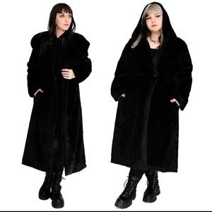 Thora faux fur coat🦇✨